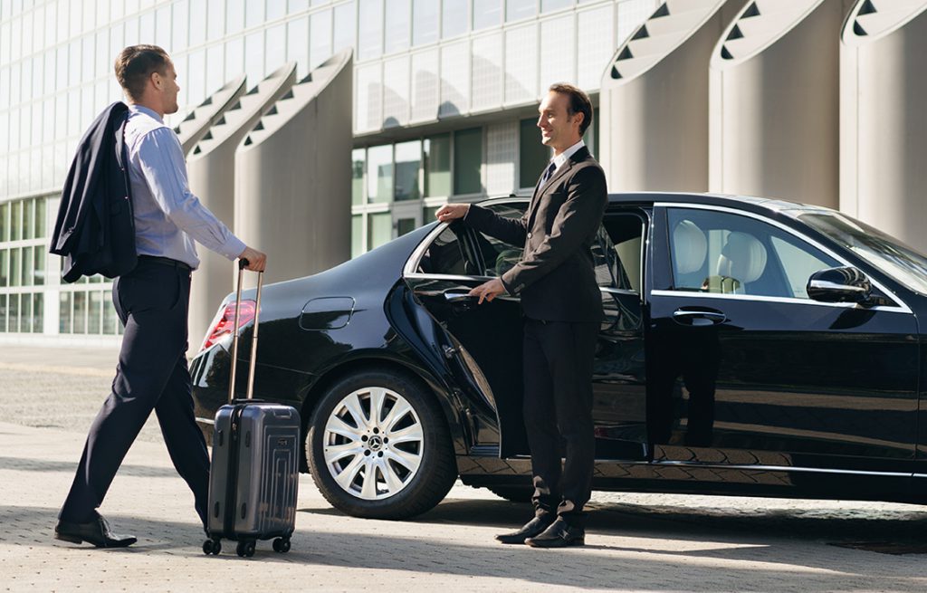 Navigate Sefras Splendor with Ease: Stargaits Premier Transfer and Transport Rental Services